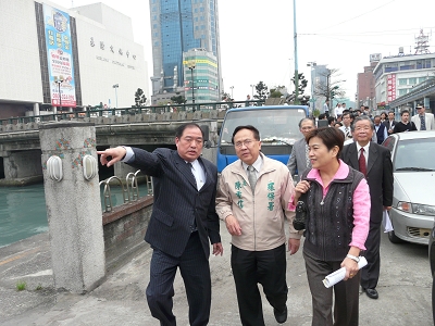 張通榮視察田寮河截排水工程(圖)
