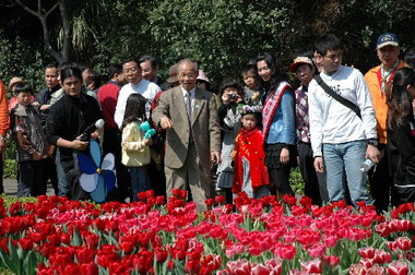 十八尖山賞花月風和日麗百花爭艷(圖)