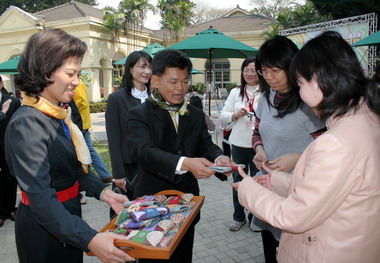 慶祝婦女節縣長與女校長喝咖啡 為心靈充電(圖)