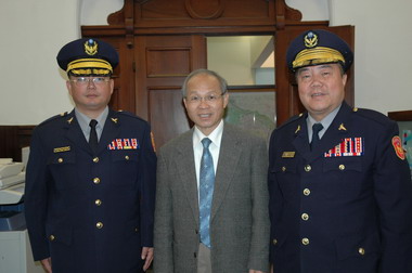 新竹市長接見新任警局分局長黃炳訓(圖)