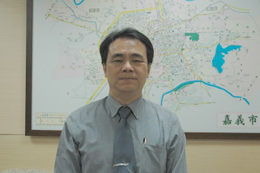 簡任秘書溫湖滴派代地政事務所主任(圖)