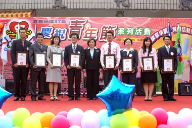 救國團嘉義團委會表揚社會優秀青年(圖)