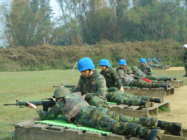 後備九０七旅實踐幹訓班實彈射擊(圖)