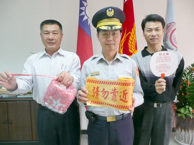 雲林警局因應選舉製作「制止牌」(圖)