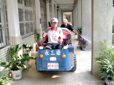 溪湖國中等５校進行全面性消毒(圖)