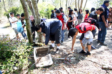 新加坡學生參訪仁愛春陽村史奴櫻部落(圖)