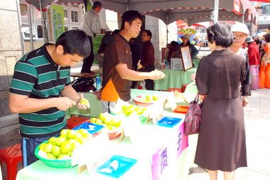 屏東舉辦農產品展售活動(圖)