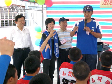 中華電信以HDTV像邀民眾欣賞棒球轉播(圖)