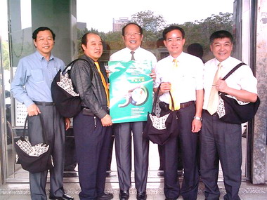 國際扶輪社年會 義賣時尚環保包做公益(圖)