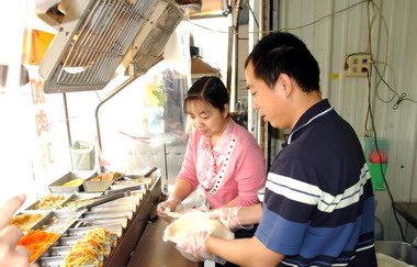 清明節應景食品斗六竹山春捲坐無虛席(圖)