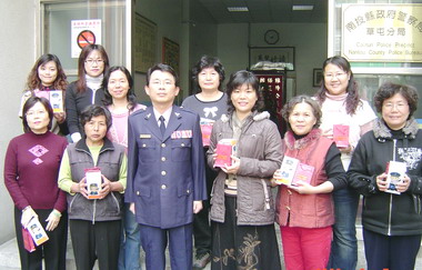 草屯警分局歡度婦女節(圖)