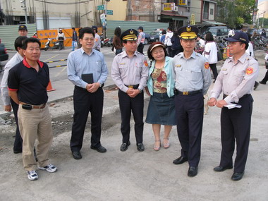 勘查斗南火車站前安全市容外貌(圖)