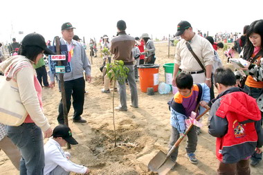 2008植樹節活動台南安南區舉行(圖)