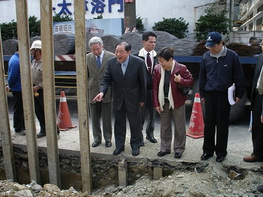 基隆市長到大武崙工業區向廠商報喜(圖)