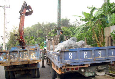 草屯分局查獲專收國道贓物鐵網(圖)
