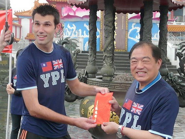 基隆市長為環台公益長跑教師歐尼爾加油(圖)