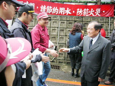 基隆清明掃墓好秩序南榮公墓耳目一新(圖)