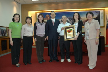 樄瀏文教基金會捐贈尖石國中三十萬元(圖)