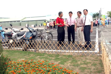 台南舉辦登革熱防治授旗暨停車場揭牌典禮(圖)