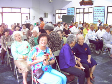 後龍鎮長青協會慶祝今年度母親節(圖)