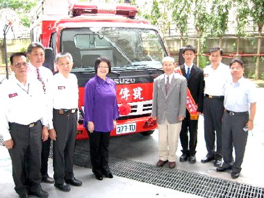 新竹普天宮贈送水箱消防車(圖)