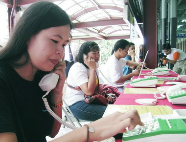 新移民女性母親節聯歡免費國際熱線活動(圖)