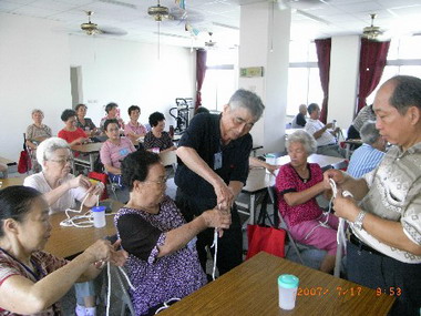 表揚社區老人關懷站優良志工(圖)