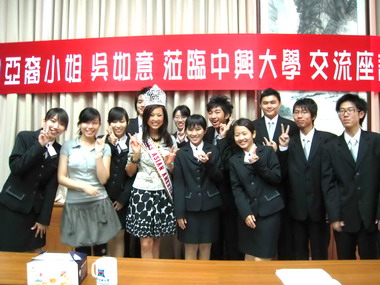 美亞裔小姐 傳授興大學子溝通技巧(圖)