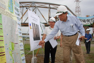 屏東縣長17日巡視二級古蹟高屏舊鐵橋(圖)