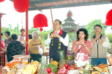 新竹縣長鄭永金參加田中伯公廟活動(圖)