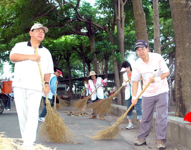 環境志工維護朴子溪生態陳明文嘉勉鼓勵(圖)