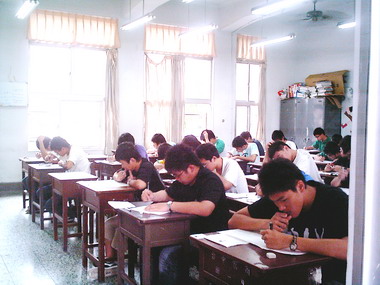 四技二專統測吸引萬名考生報名參加競試(圖)