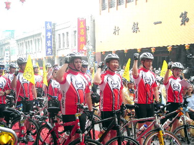 鹿港警分局舉辦單車逍遙遊活動(圖)