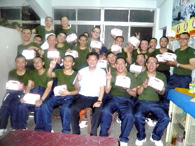 鎮長吳宗憲探視新兵加油打氣(圖)