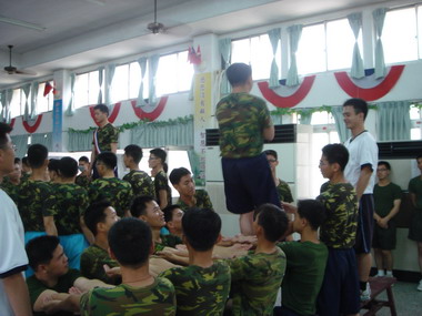 後備九０七旅信任倒體驗 提升士氣團隊效能(圖)