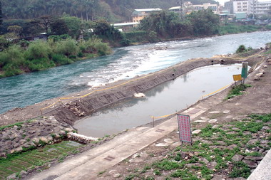 水里溪水質改善實場設置有效改善水質(圖)