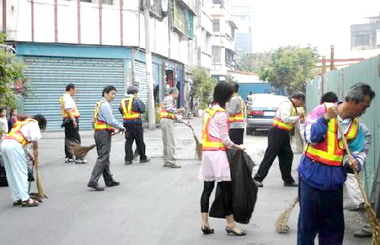 溪湖地政事務所定期維護社區整潔(圖)