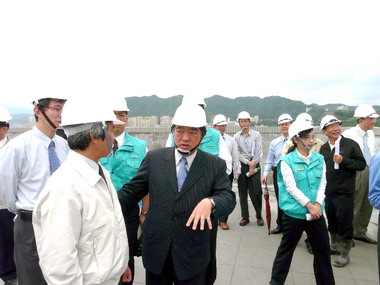 內政部營建署長林欽榮視察和平島污水廠(圖)