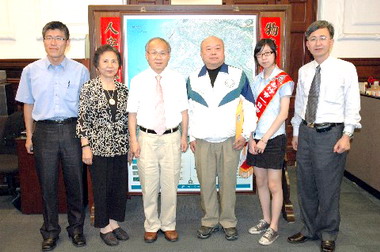 客家民謠研究會理事長拜會市長林政則(圖)