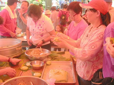 水里桐花祭單車漫遊賞桐花並表揚模範母親(圖)