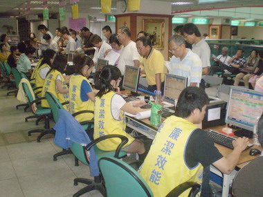 環球學生義務協助地 區民眾所得稅申報(圖)