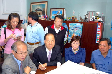 鄭永金拜會林政則商談茄苳交流道路事宜(圖)