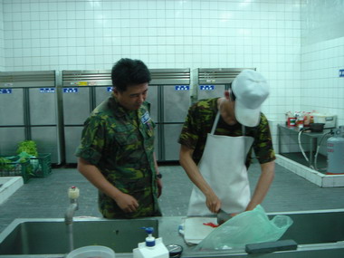 加強伙房膳食衛生安全(圖)