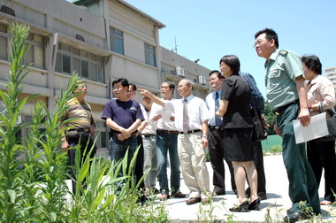 新竹市長林政則會勘圍牆整修工程(圖)