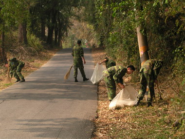 地方環保清潔日打掃美化環境(圖)
