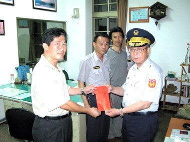 警察局長林一民獎勵員警破案(圖)
