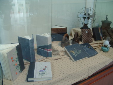 手與書的對話-嶺東科大師生手工書聯展(圖)