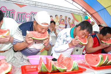 鹿草西瓜節西瓜一萬元成交(圖)