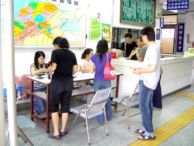 後龍鎮公所為服務民眾報稅(圖)