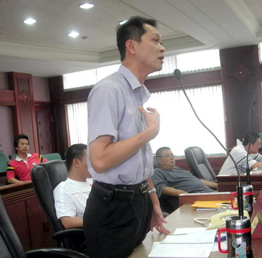 水里鄉代表甘晉誠質公所秘書周天明(圖)